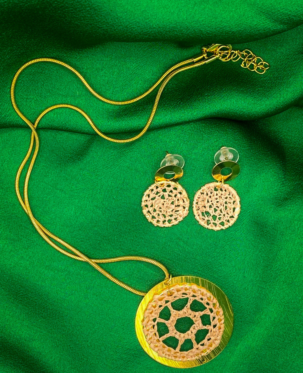 BRINCO ARAMADO CIRCULO DE CROCHÊ