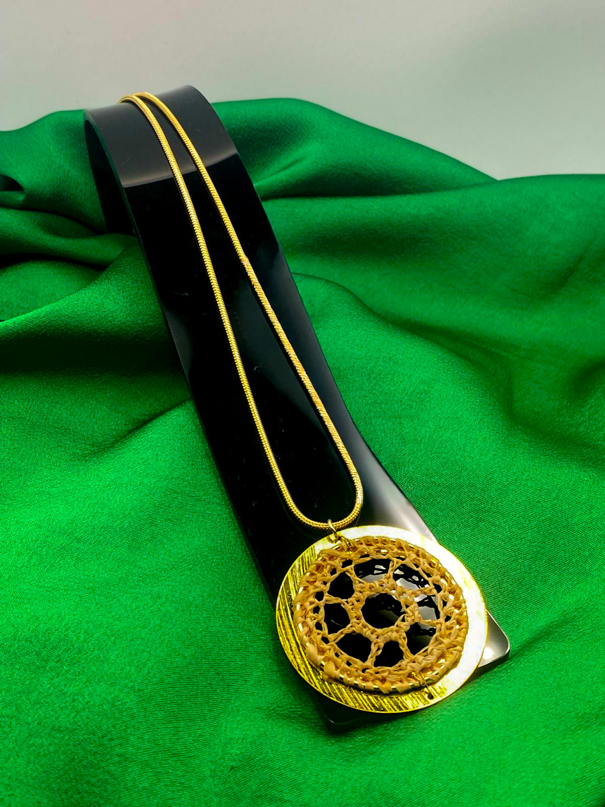 COLAR CIRCULO CROCHÊ